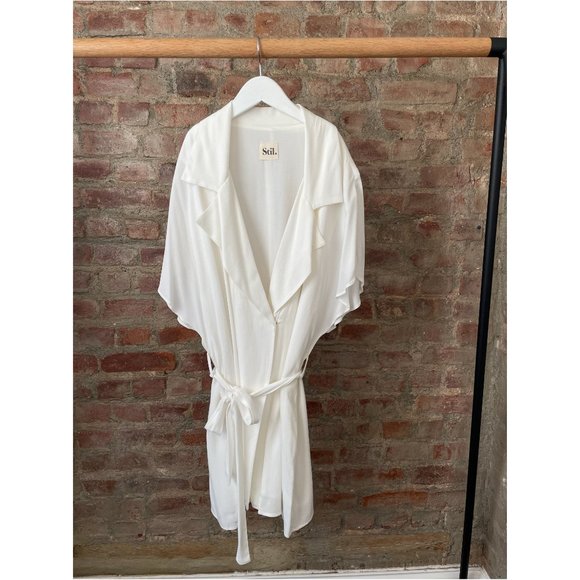 Stil. Pfeiffer Mini Dress in White - Picture 4 of 6